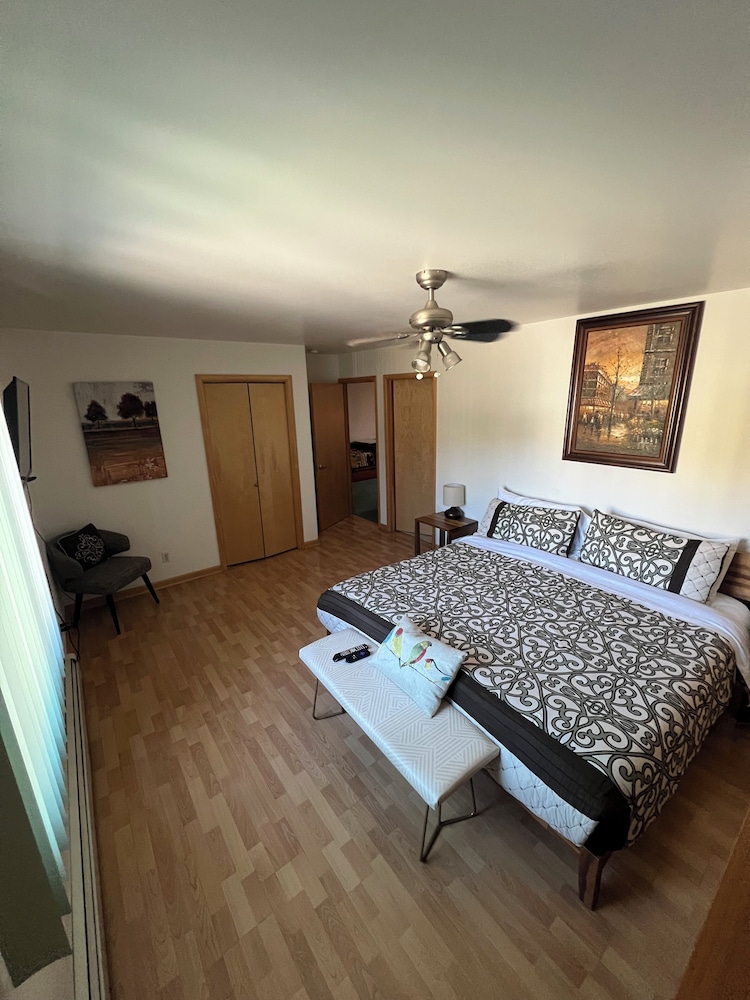 Exclusive Apartment, 2 Bedrooms, Non Smoking, Mountain View photo 3