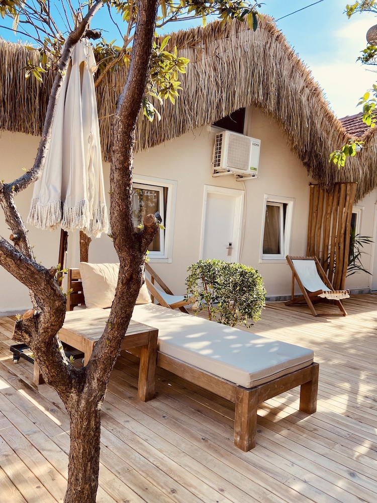 Deluxe Room, Courtyard View, Beachside photo 2