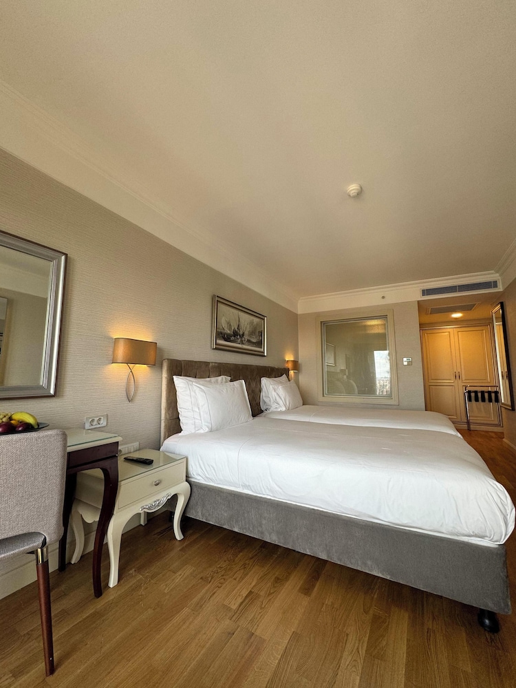 Deluxe Double or Twin Room, City View photo 2