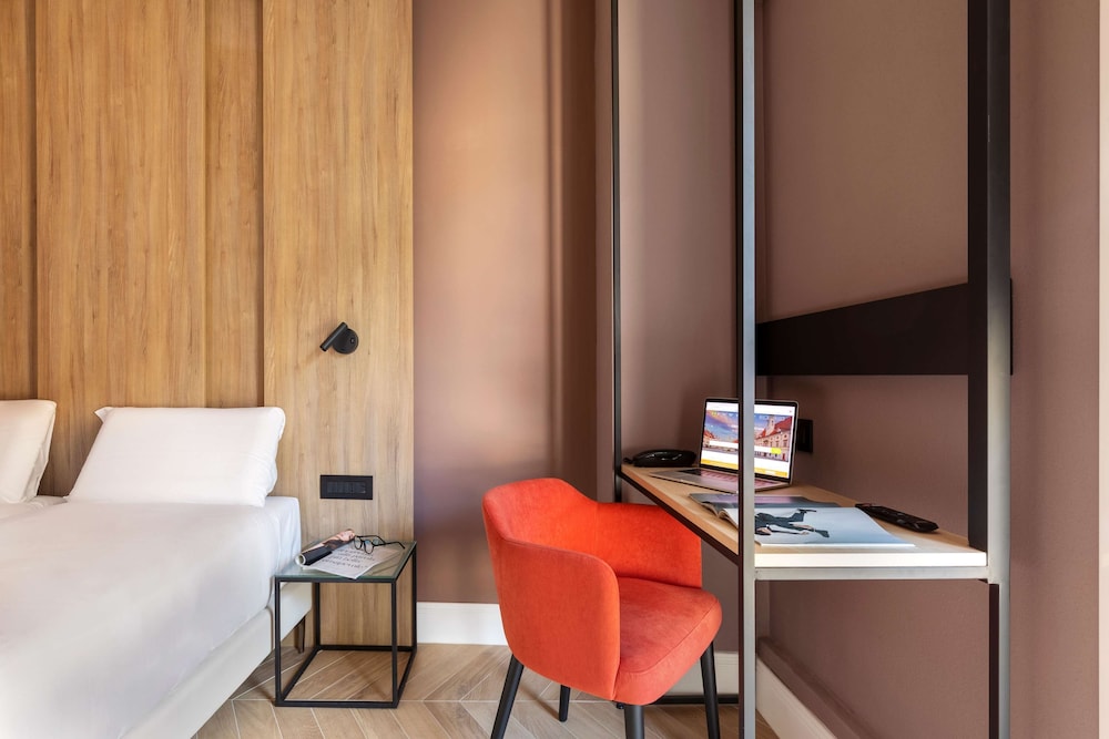 Superior Twin Room, Non Smoking - Photo 6