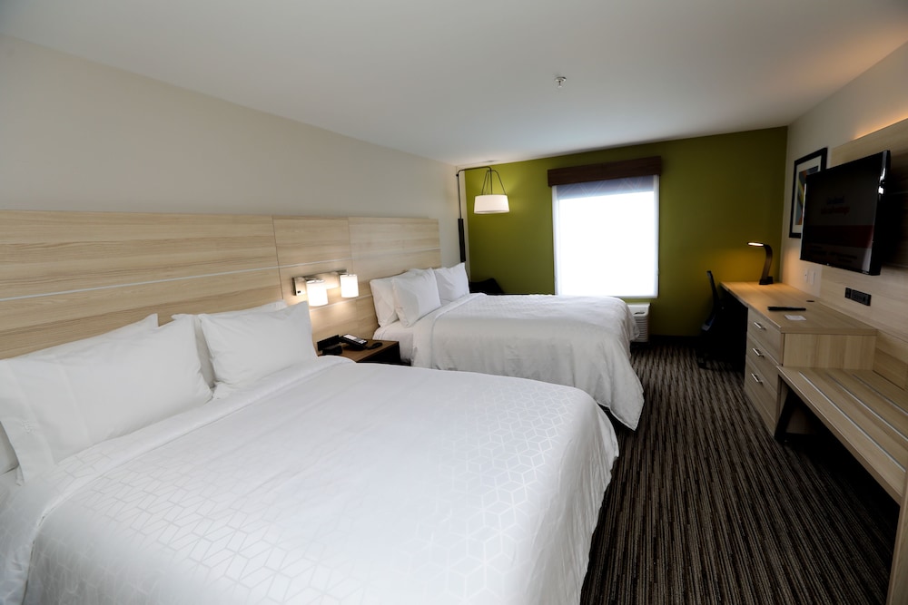 Standard Room, 2 Queen Beds - Photo 2