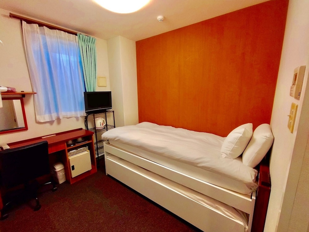 Twin Room, Non-Smoking, Housekeeping every 3 days photo 2