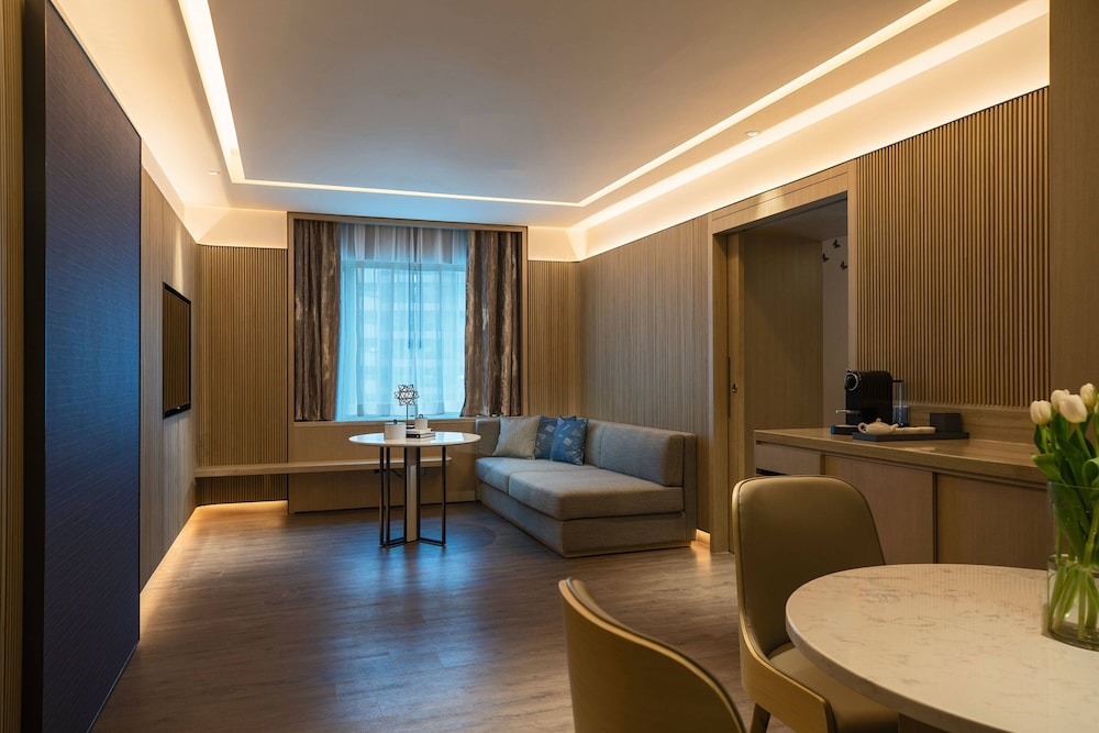 Executive Suite, 1 King Bed, City View photo 1