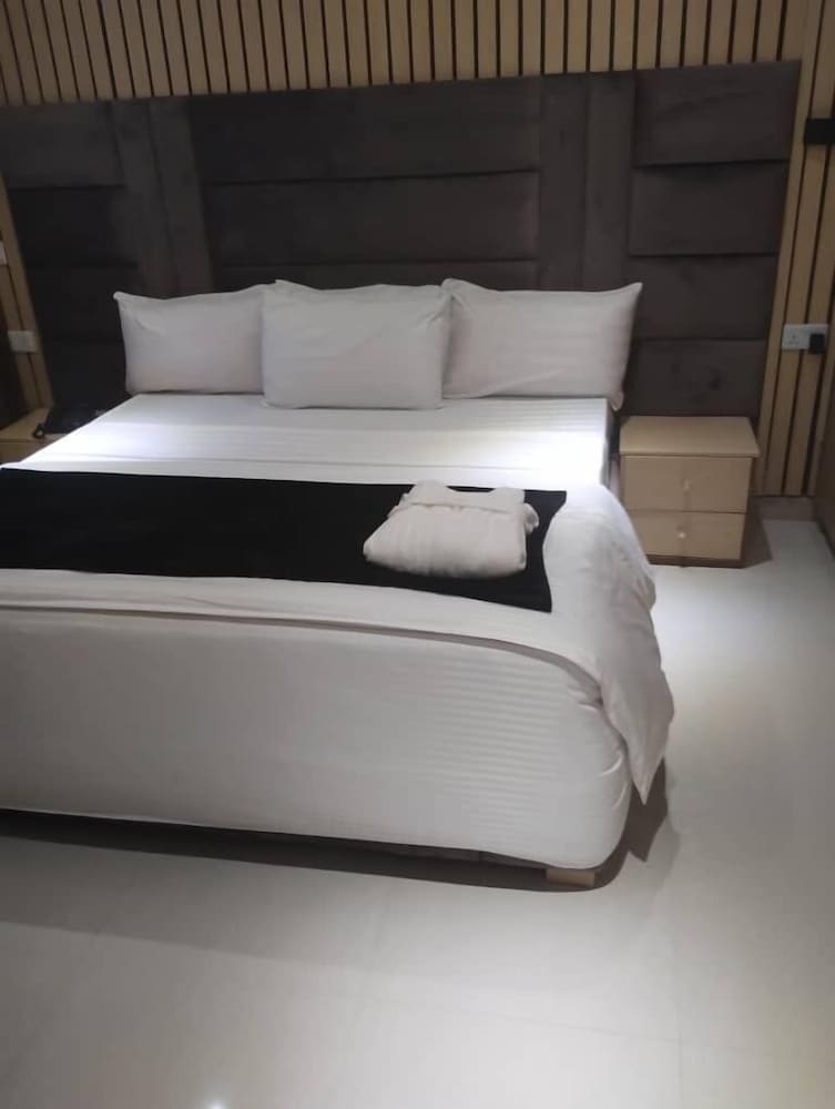 Single Room, City View