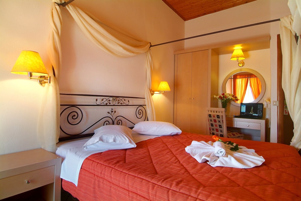Double or Twin Room (Gorge View) - Photo 7
