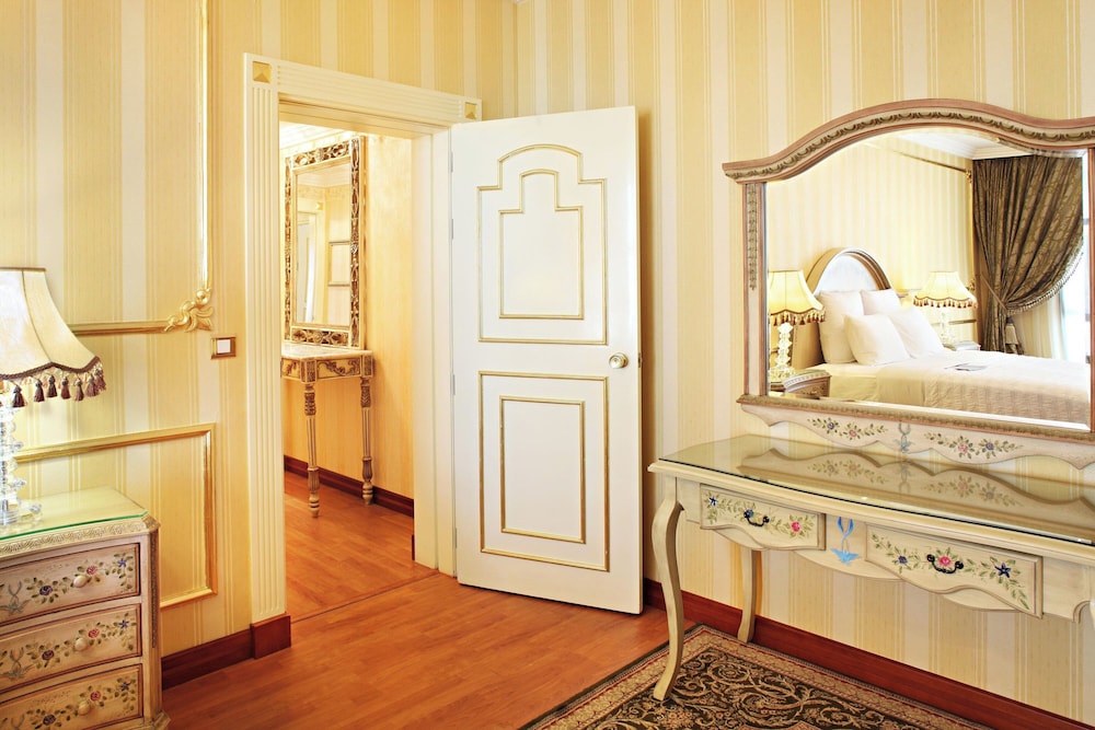 Royal Suite, 2 Bedrooms - Photo 2