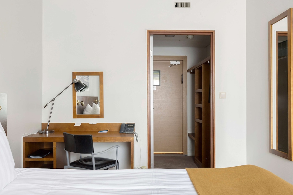 Standard Room, 2 Twin Beds, Non Smoking - Photo 5