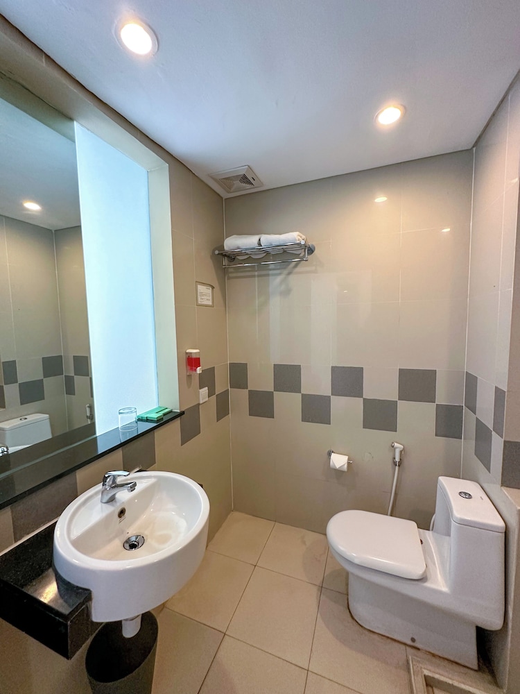 Deluxe Room with Pool View photo 3