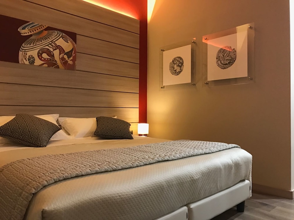 Business Double or Twin Room, 1 Queen Bed, Balcony, City View photo 2