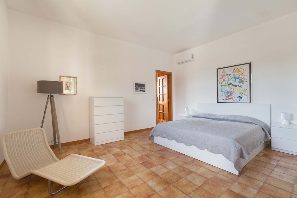 Villa photo 1