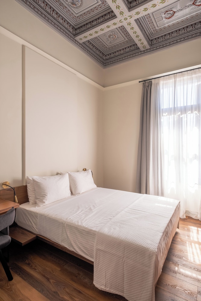 Deluxe Double Room, 1 Queen Bed, Non Smoking, City View