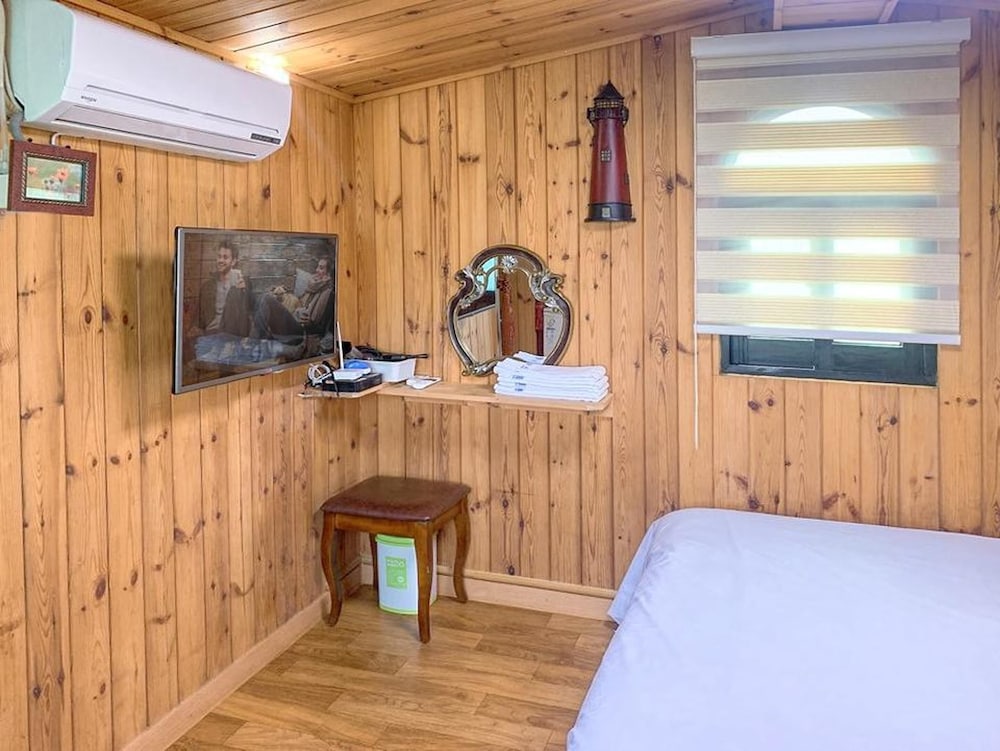 Basic Room, 1 Bedroom (Crogers) photo 3