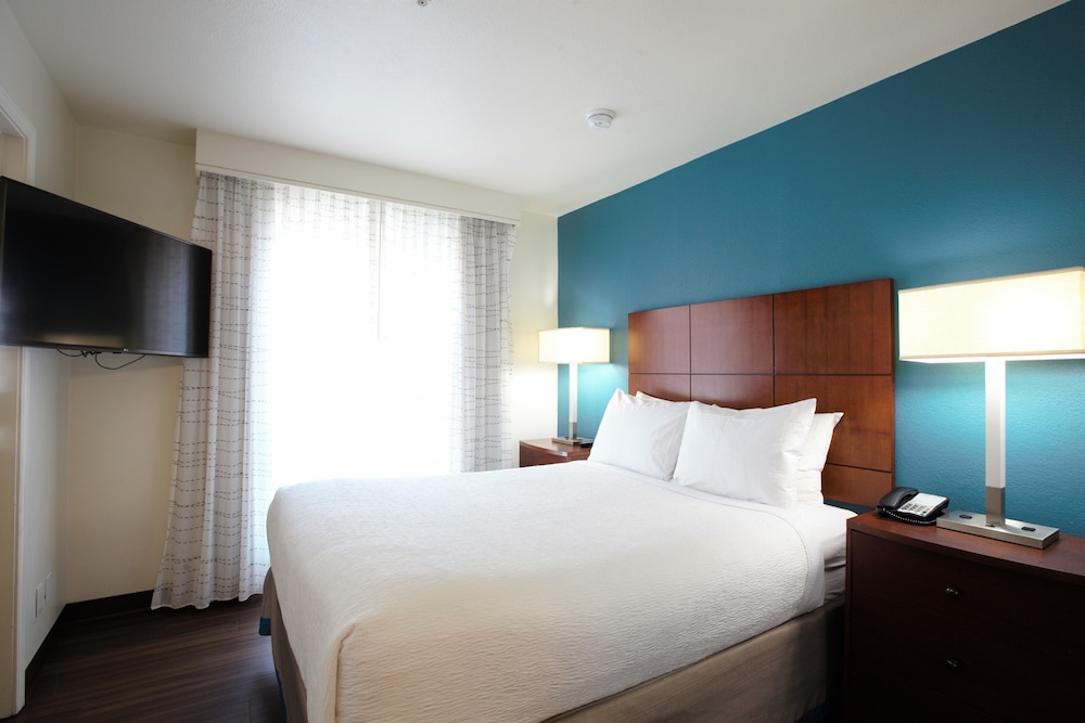 Suite, 2 Bedrooms - Photo 1