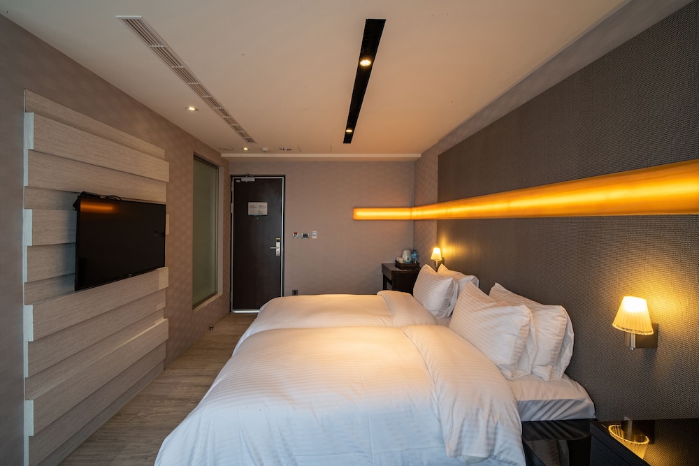 Deluxe Twin Room, 2 Twin Beds, City View photo 1