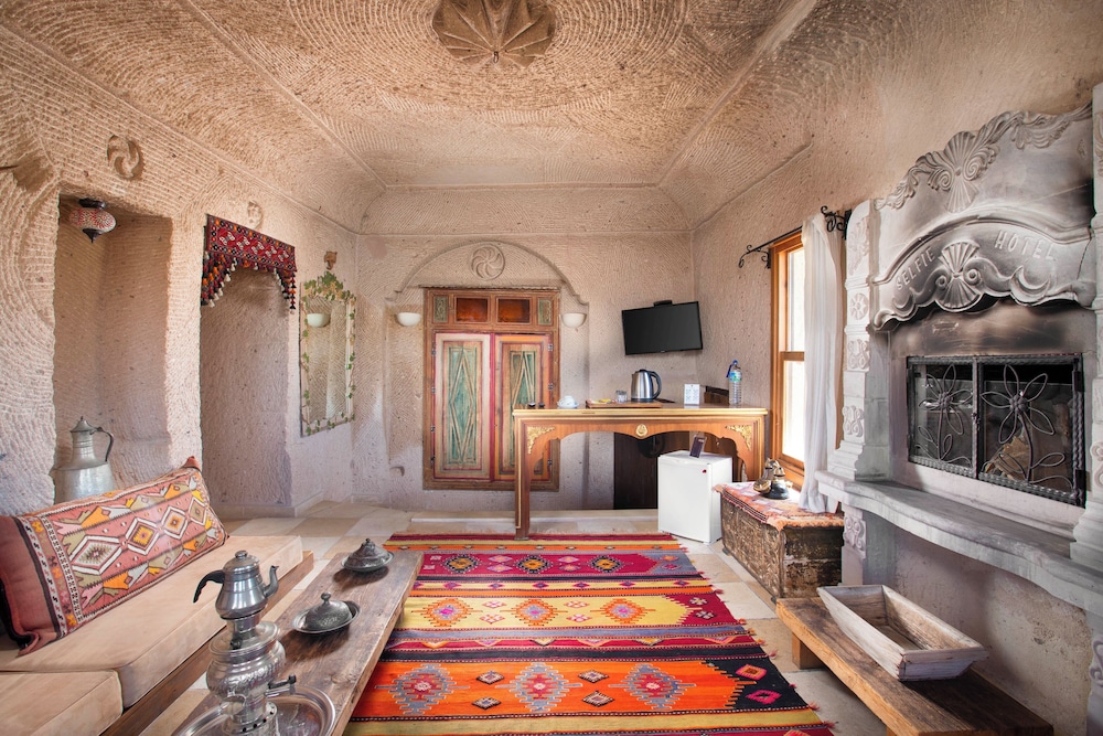 Imperial Cave Suite with Balloon View - Photo 7