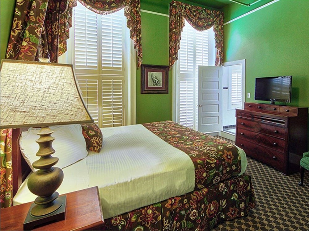 Suite (Victorian)