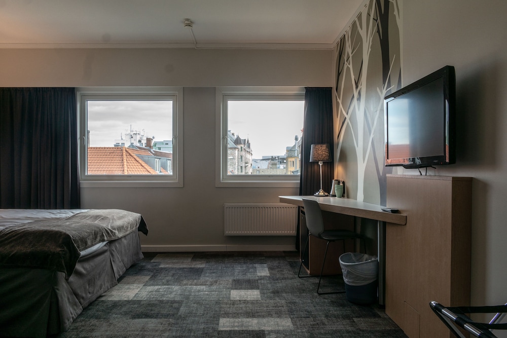 Standard Double Room, 1 Queen Bed, Non Smoking - Photo 9