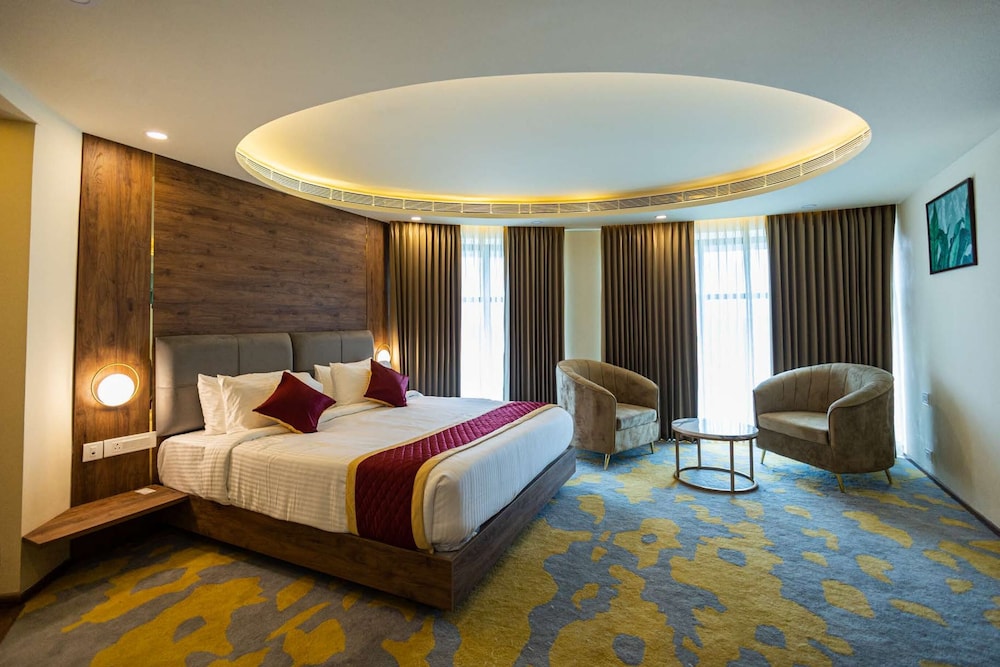 Luxury Suite, City View