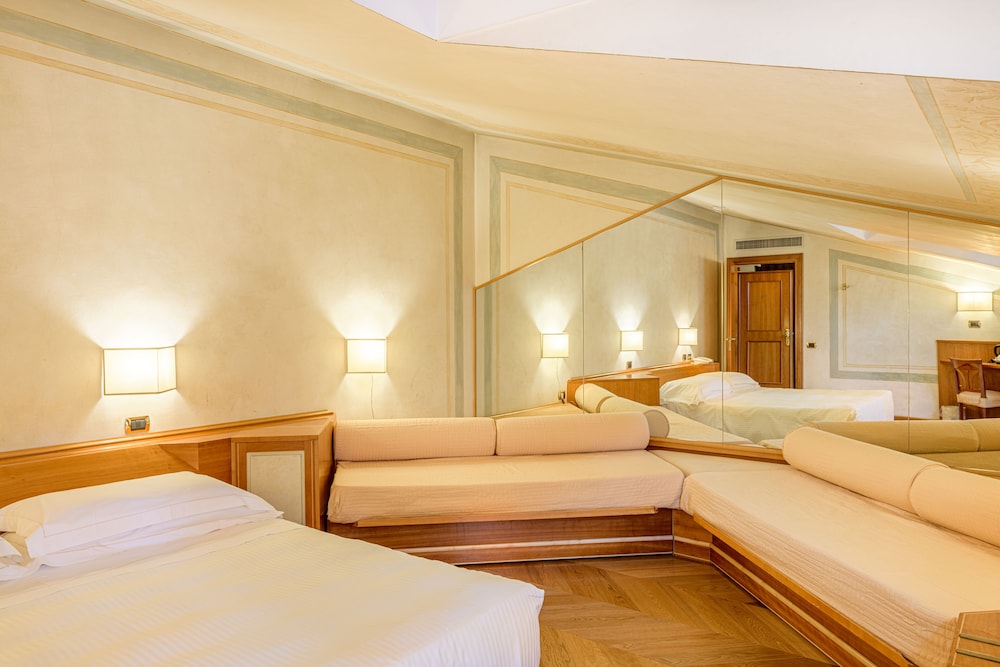 Classic Quadruple Room photo 2