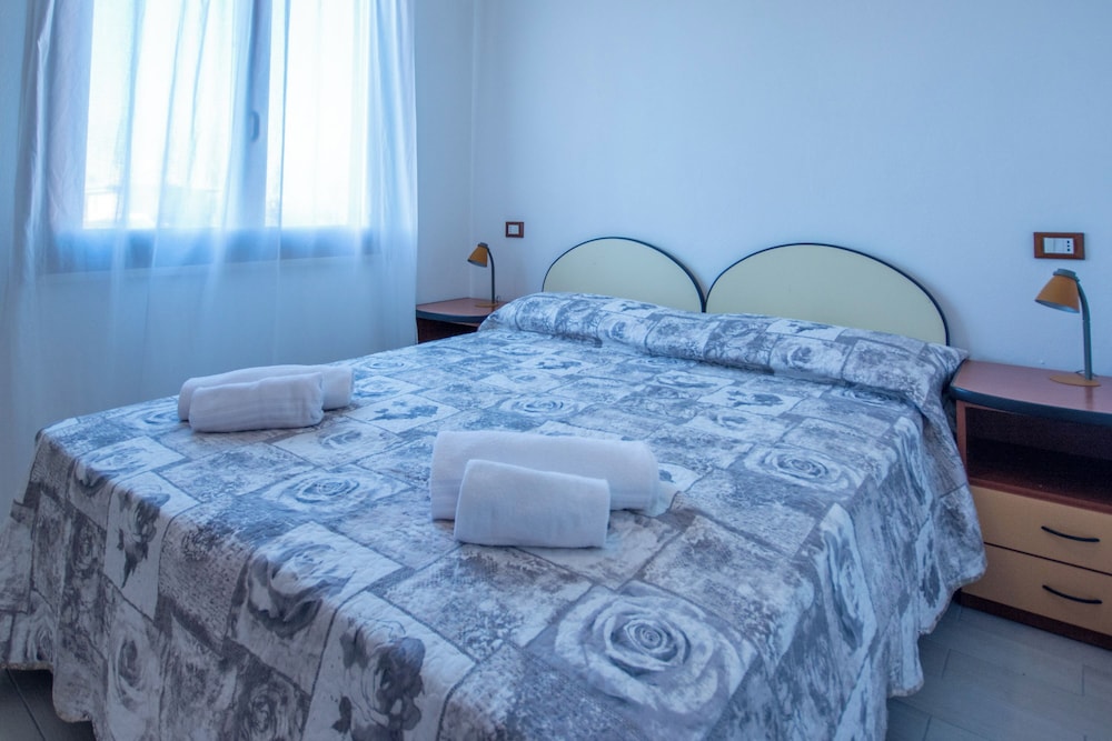 Family Townhome, Multiple Bedrooms, Sea Facing (Albarella S2 1)