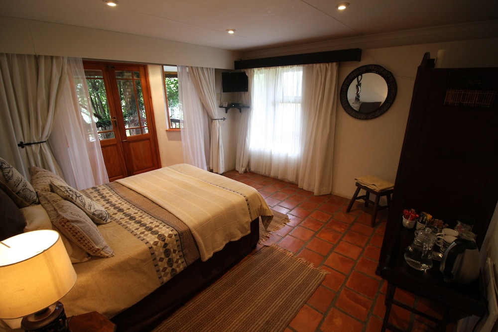 Gecko Room (with Shared Bathroom) photo 3