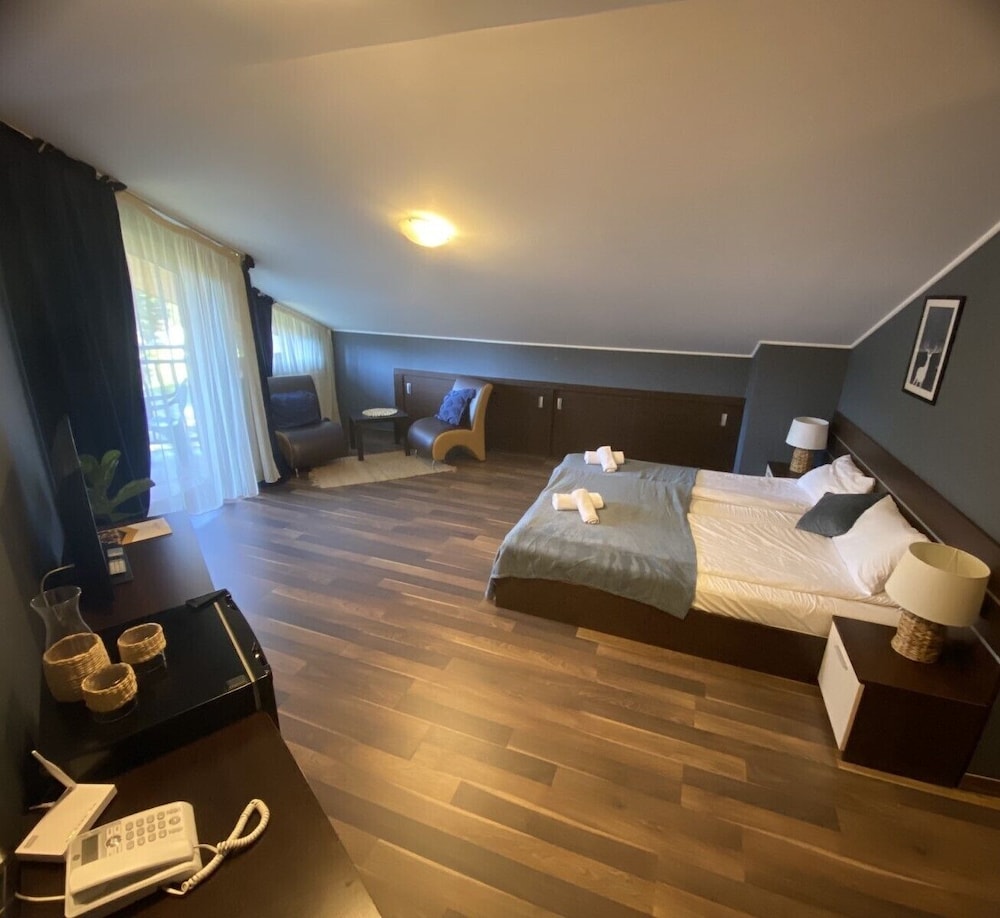 Deluxe Studio Suite