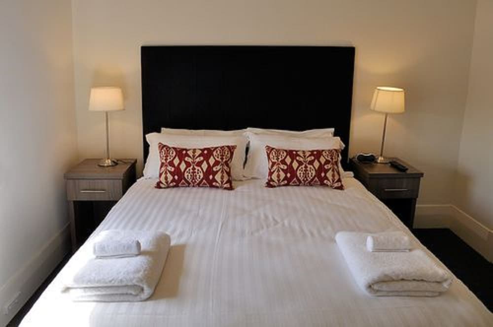 Standard Queen Room (Shared Bathroom) photo 2