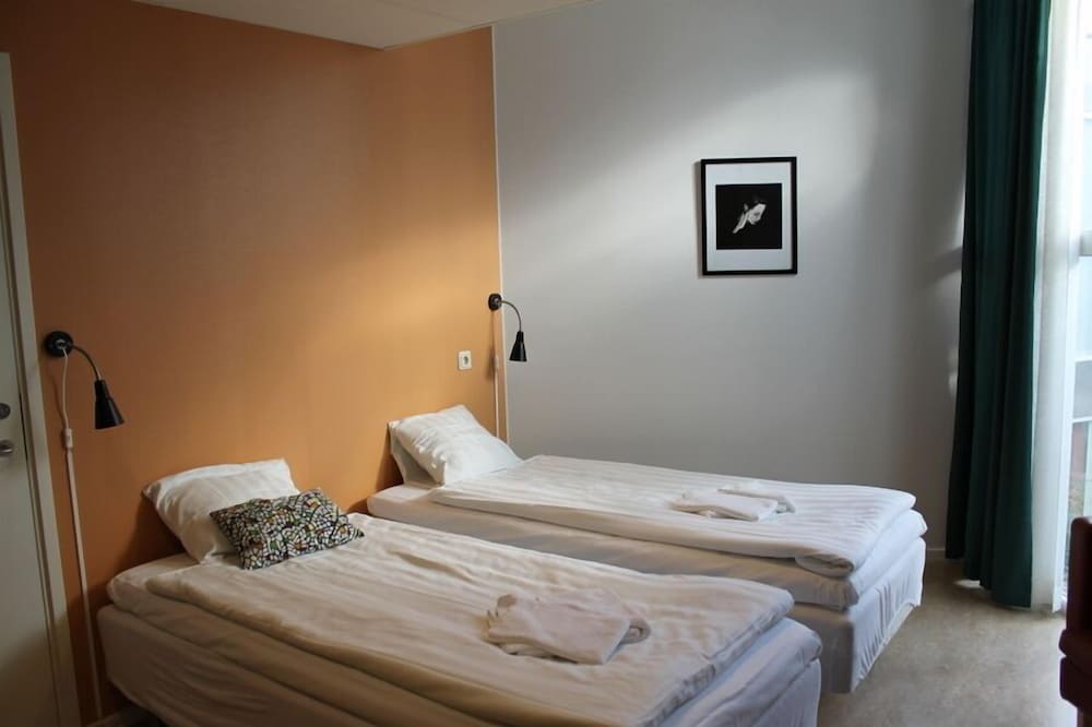 Twin Room, Private Bathroom (Pets Not allowed) photo 1