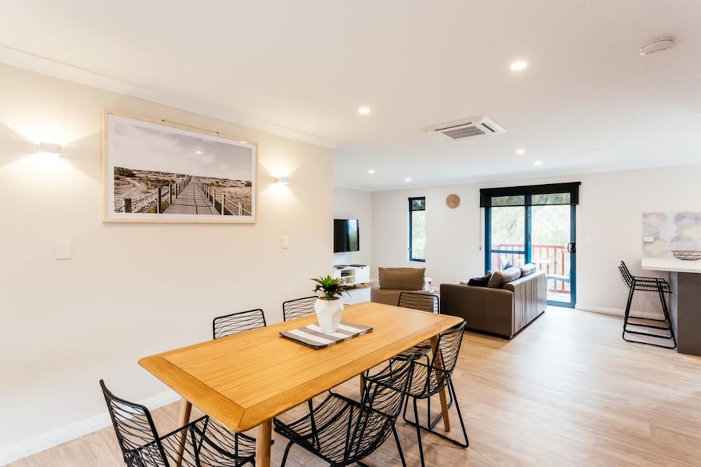Superior Two-Bedroom Apartment - Photo 6