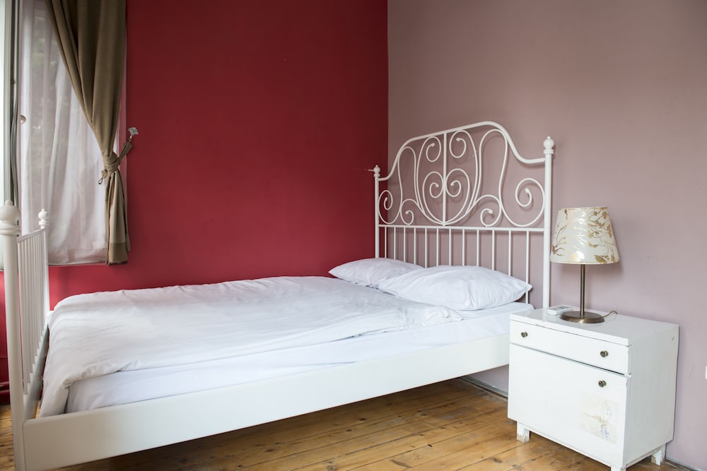 Basic Double Room, Shared Bathroom photo 2