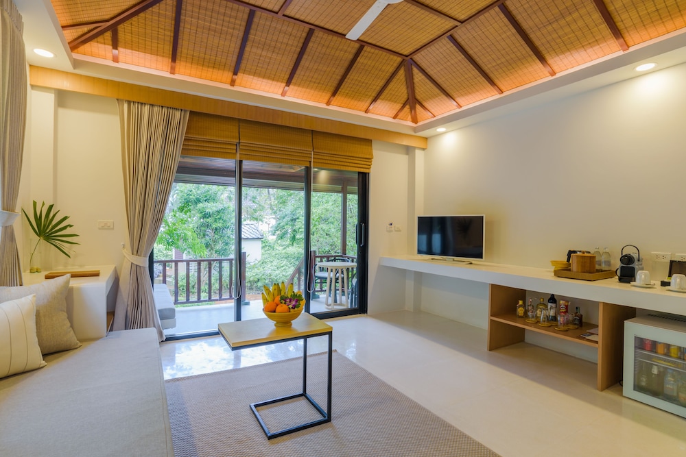 Deluxe Villa, 1 Bedroom, Pool View, Poolside - Photo 9