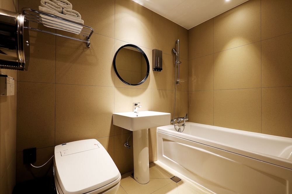 Twin Room - Photo 10