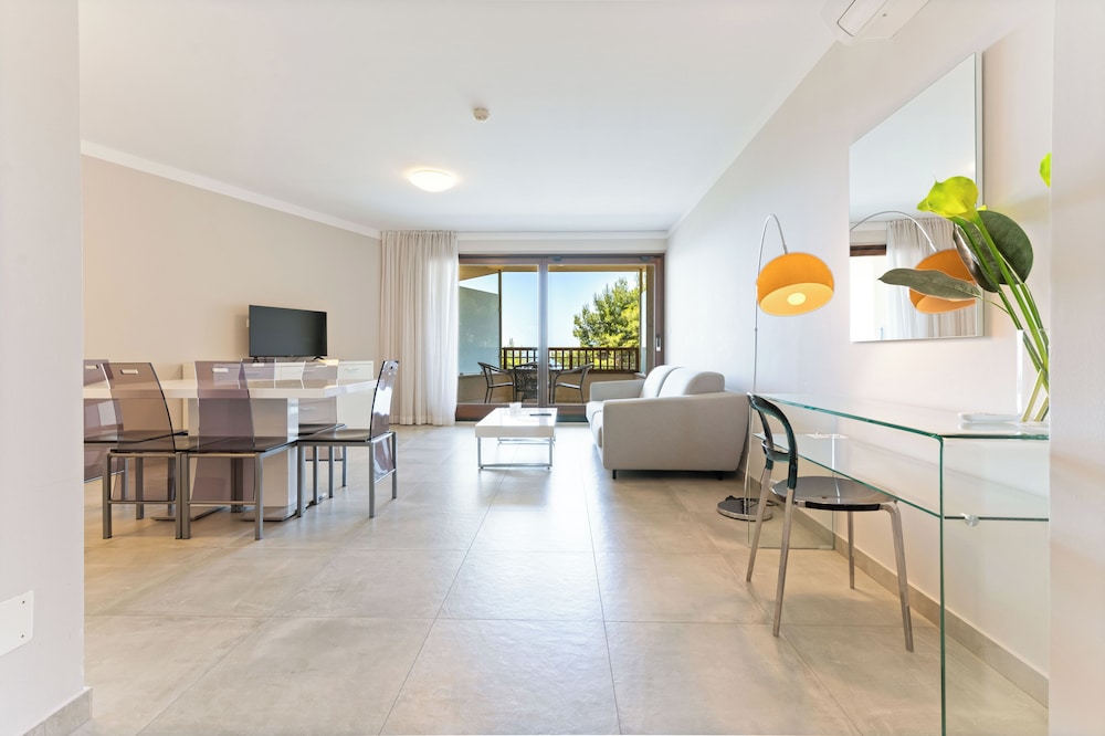 Apartment, 2 Bedrooms, Sea View photo 2