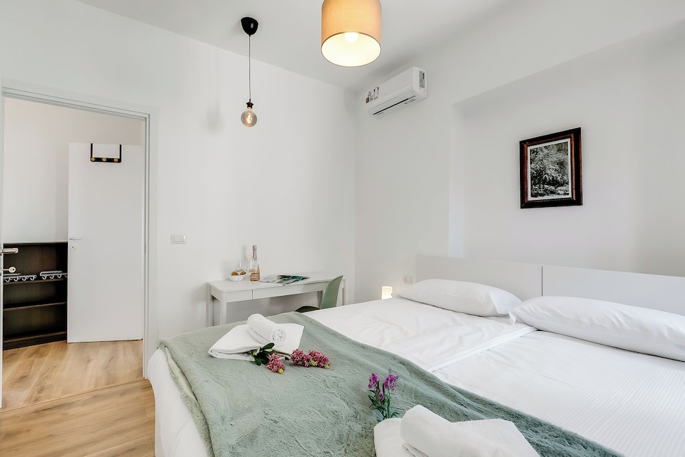 Family Apartment, Multiple Bedrooms (Nova Lake View Stresa Hill)