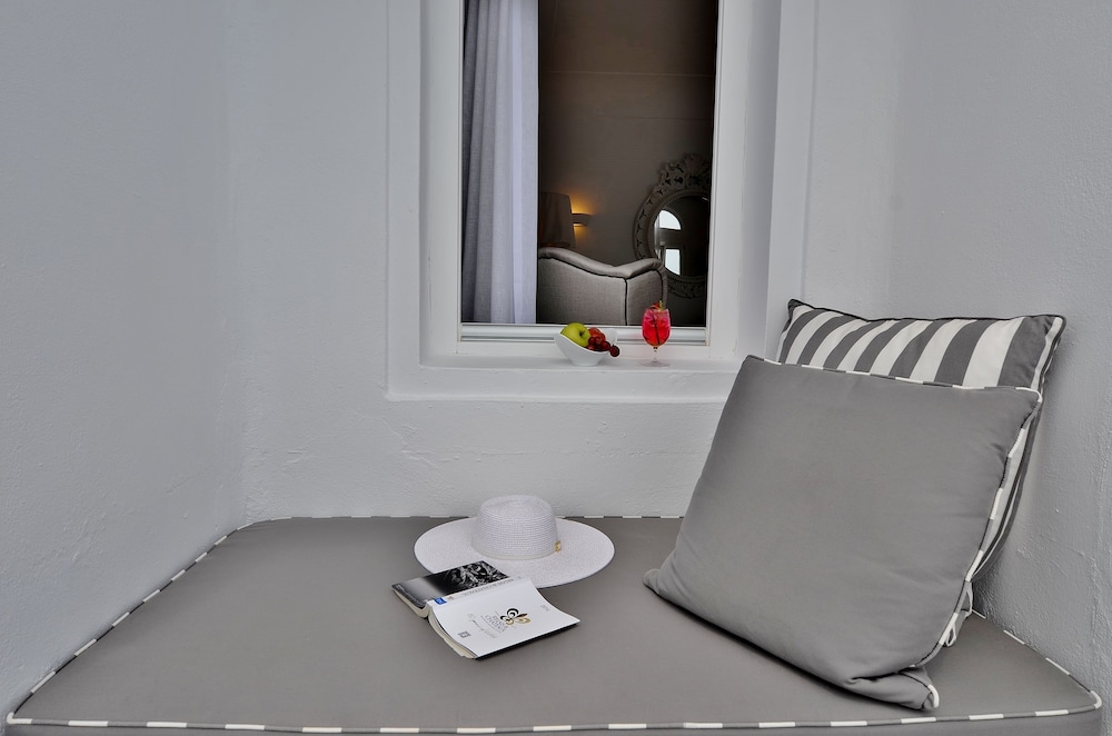 Superior Suite - Photo 9