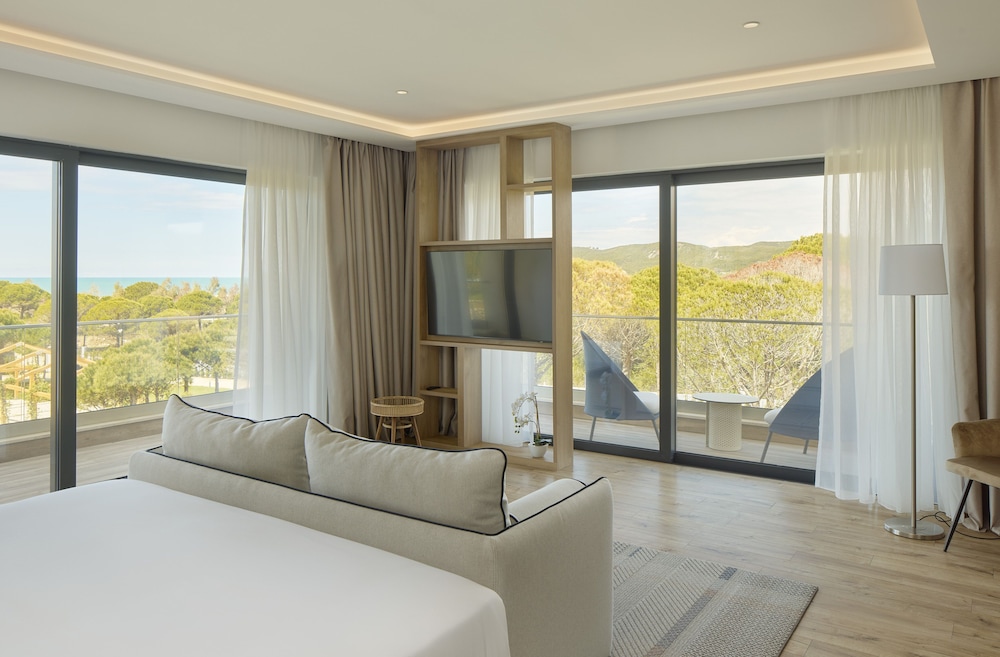 Grand Suite, Beachside (The Level | 2+2)