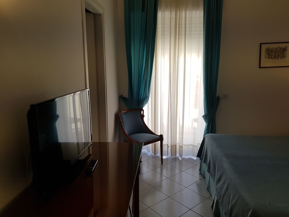 Standard Double Room photo 3