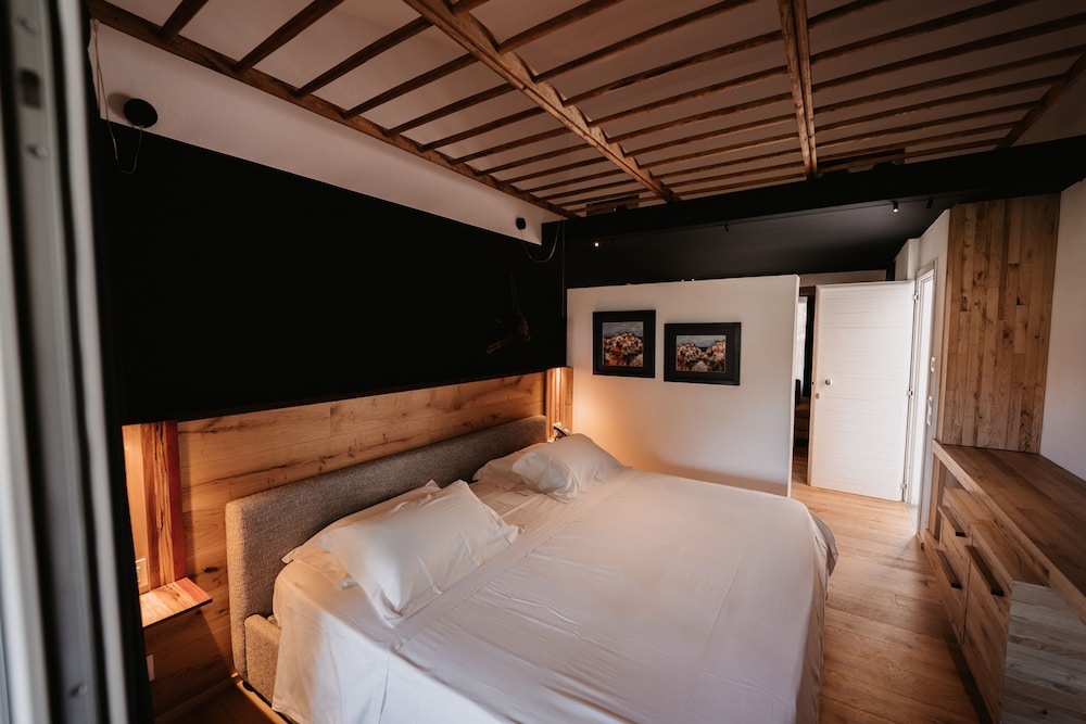 Romantic Suite, Sea View photo 3