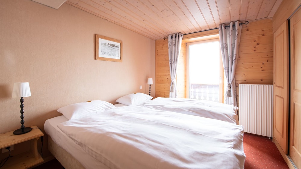 Economy Double Room, Private Bathroom, City View photo 3