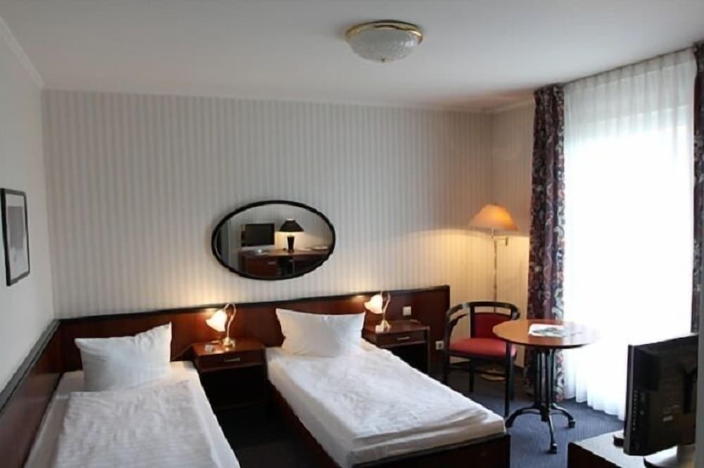 Double or Twin Room photo 3