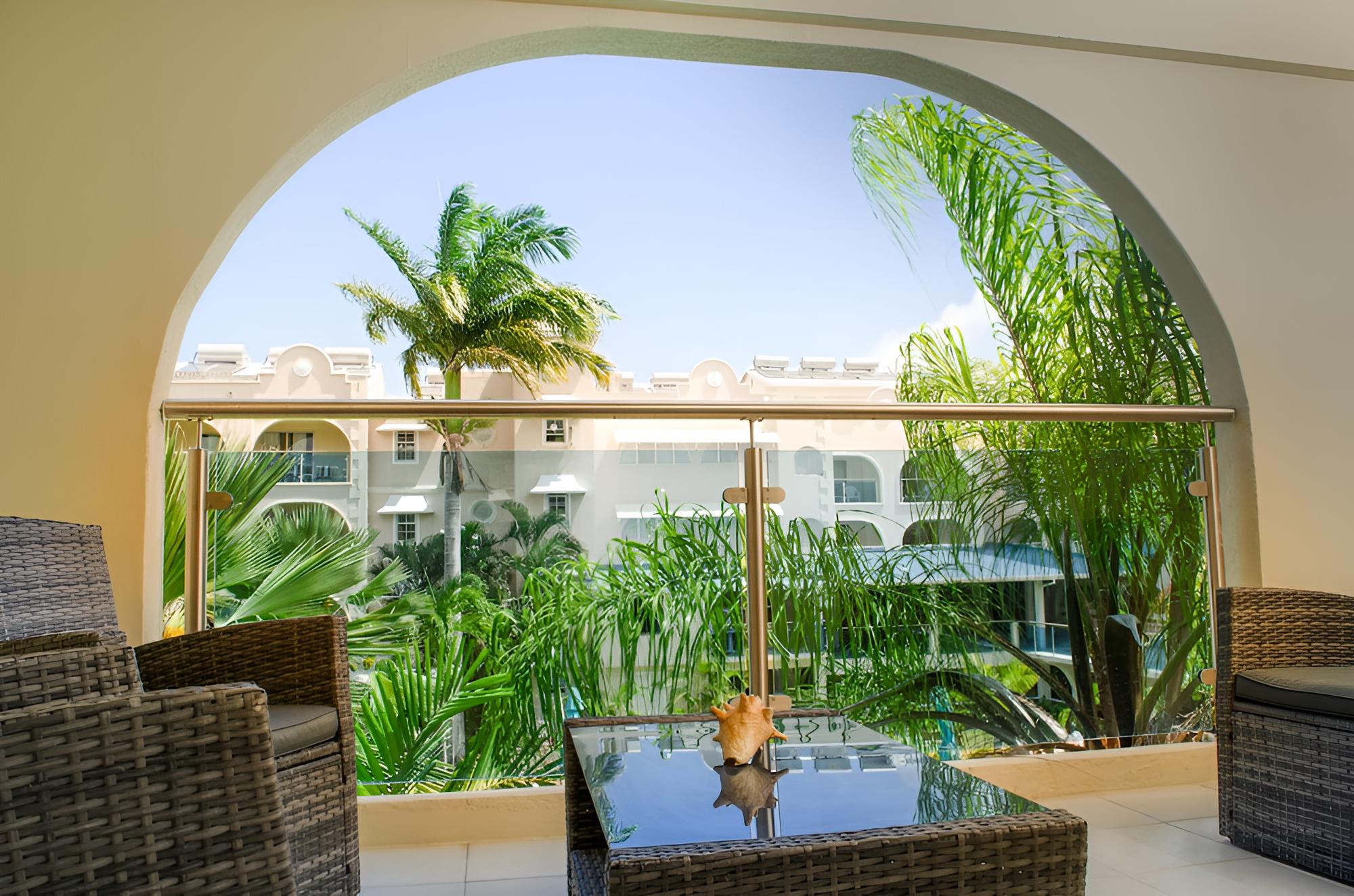 Deluxe Room, 1 King Bed, Balcony, Pool View - Photo 4