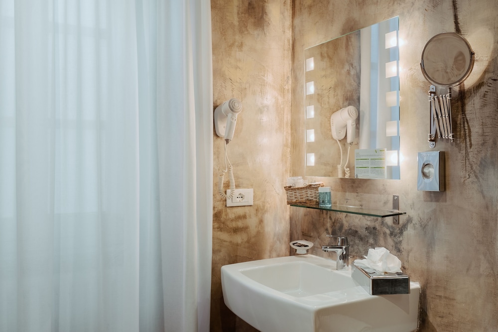 Luxury Studio Suite, Balcony, City View photo 3