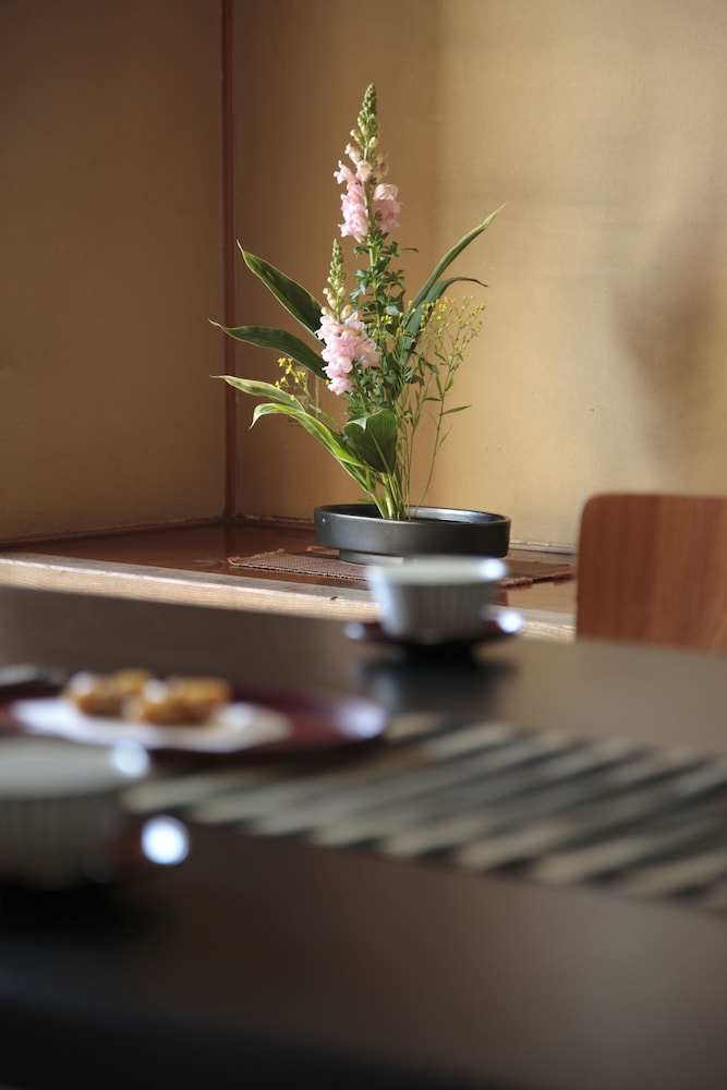 Japanese Style Room, 10 tatami mats, South Facing photo 2