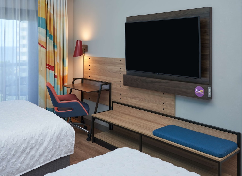 Room, 2 Queen Beds, Accessible, Bathtub - Photo 7