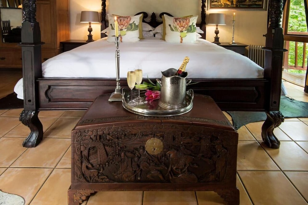 New Colonial Room photo 3
