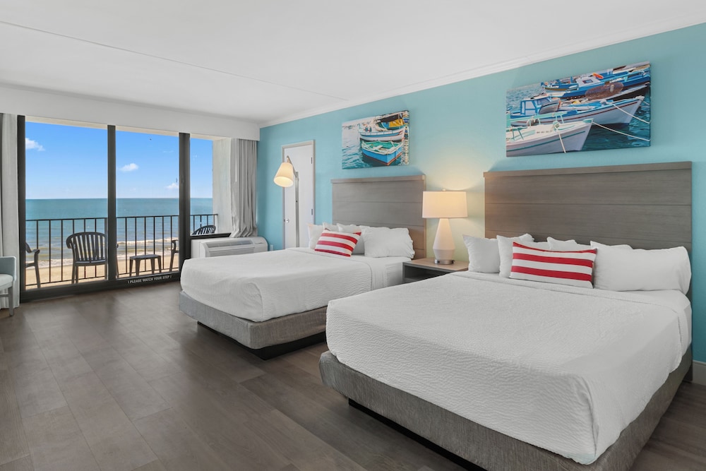 Schooner Oceanfront Deluxe Queen Studio