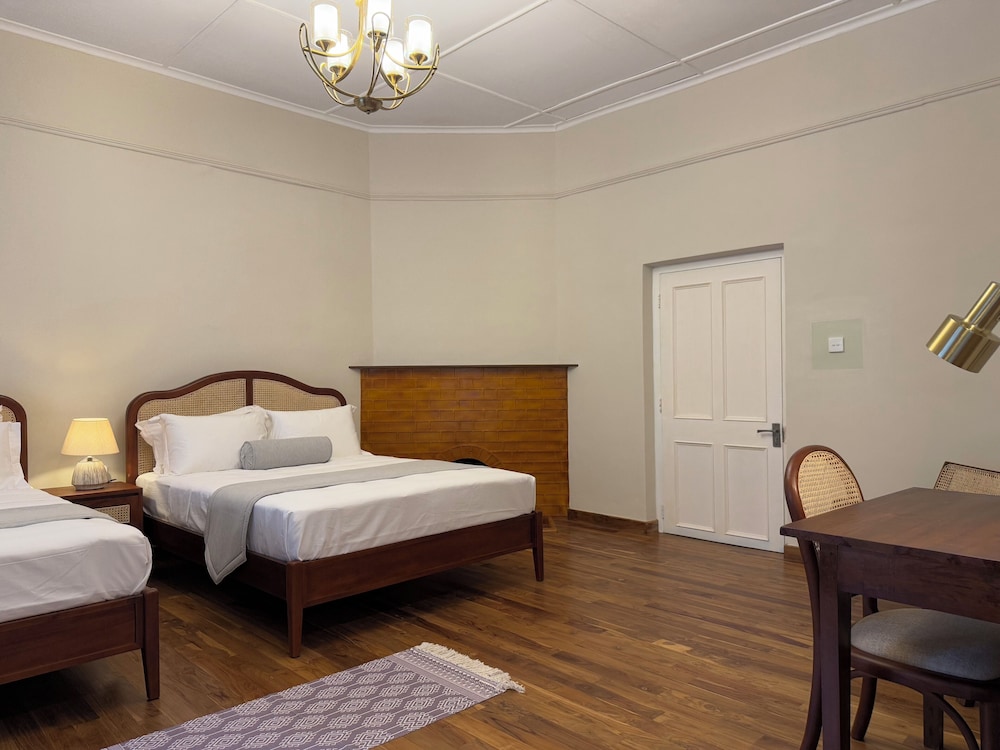 Standard Suite, Courtyard View photo 3