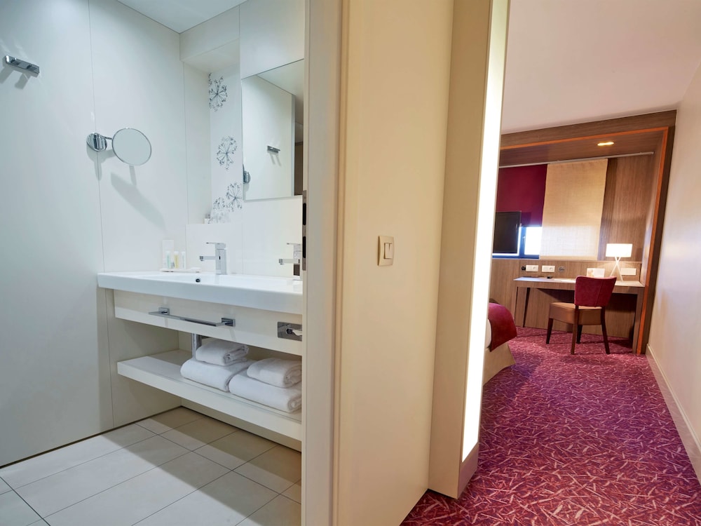 Superior Room, 1 Queen Bed - Photo 8