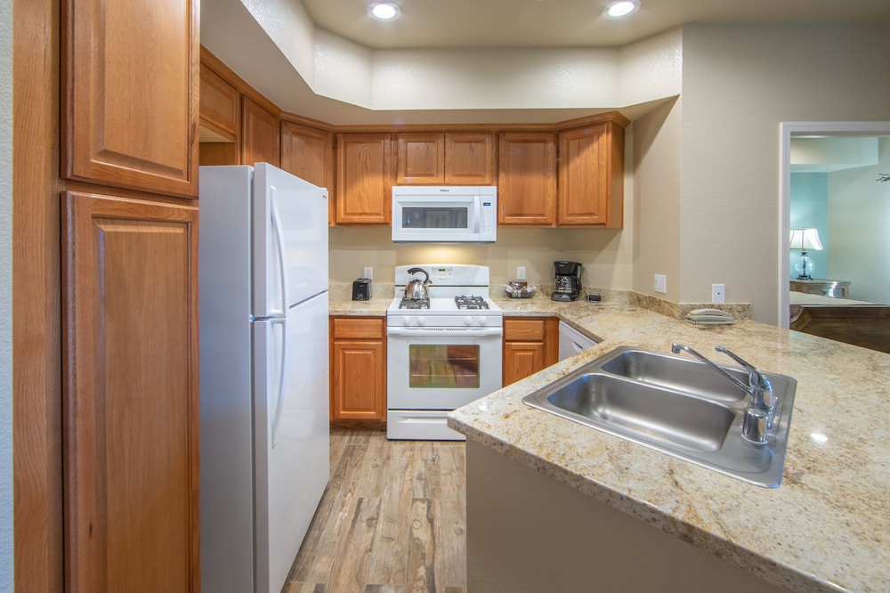 Room, 2 Bedrooms (1 King, 1 Queen) - Photo 10