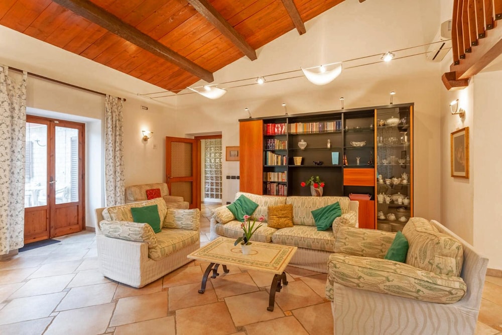 Villa photo 1